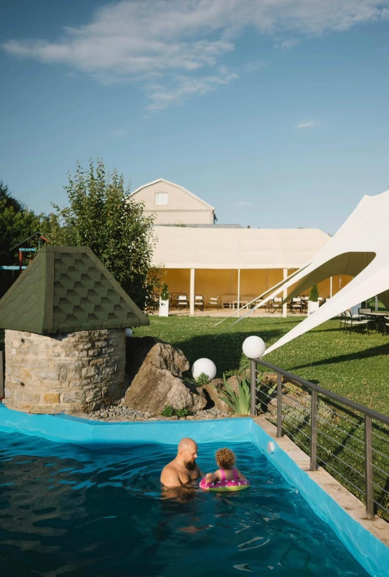 Villa Сottage "Family Estate" Kamianets-Podilskyi Exterior foto
